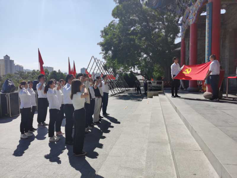 ���Ż��صڶ���֧������ľԺ��һ��֧����չ<br/>������Ѥ�������������������к�ɫ�������⵳���߽�Թ����˶�