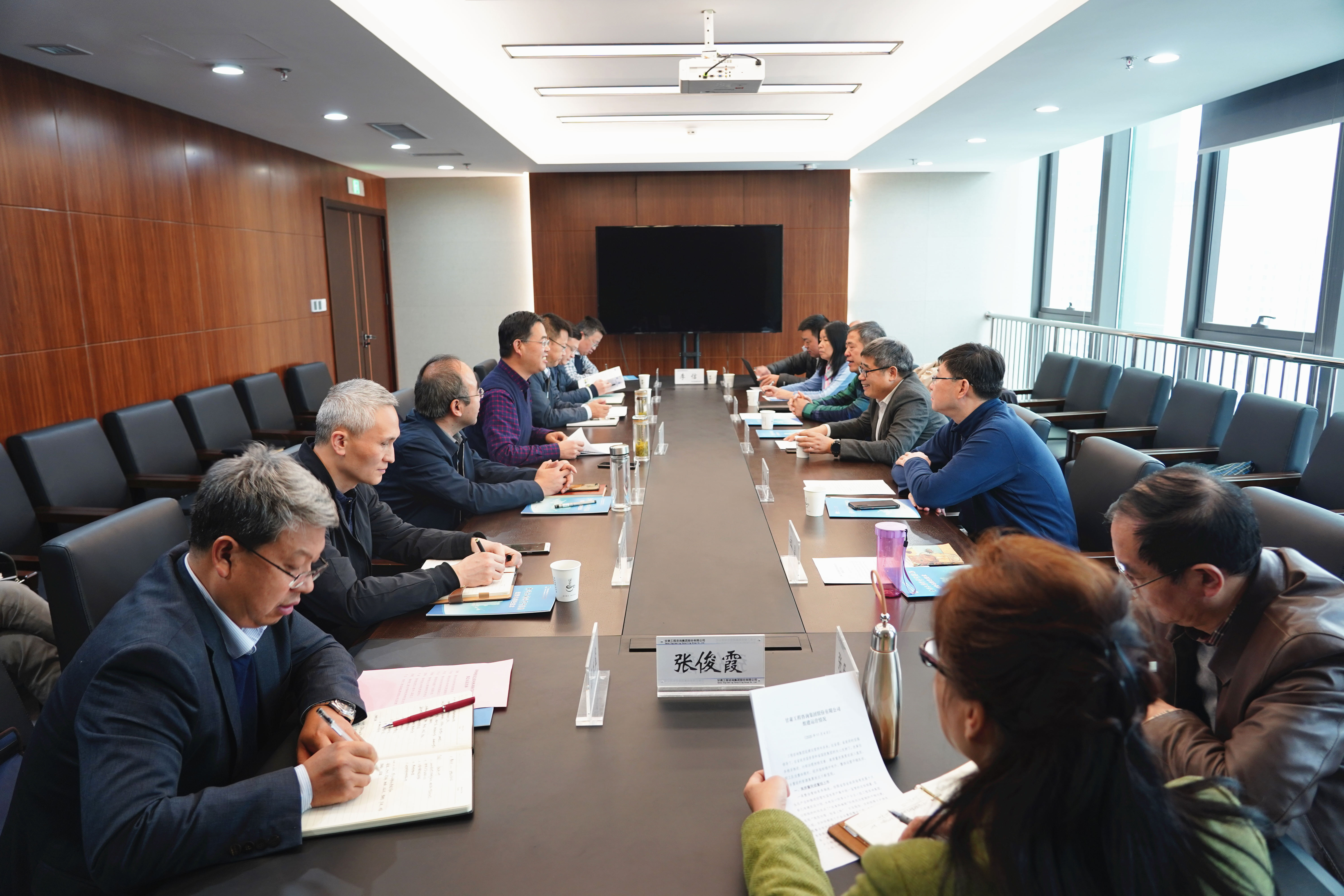 �ƺ�ˮ����ѧ�о�Ժ����ϯһ�е����ŵ��н�������